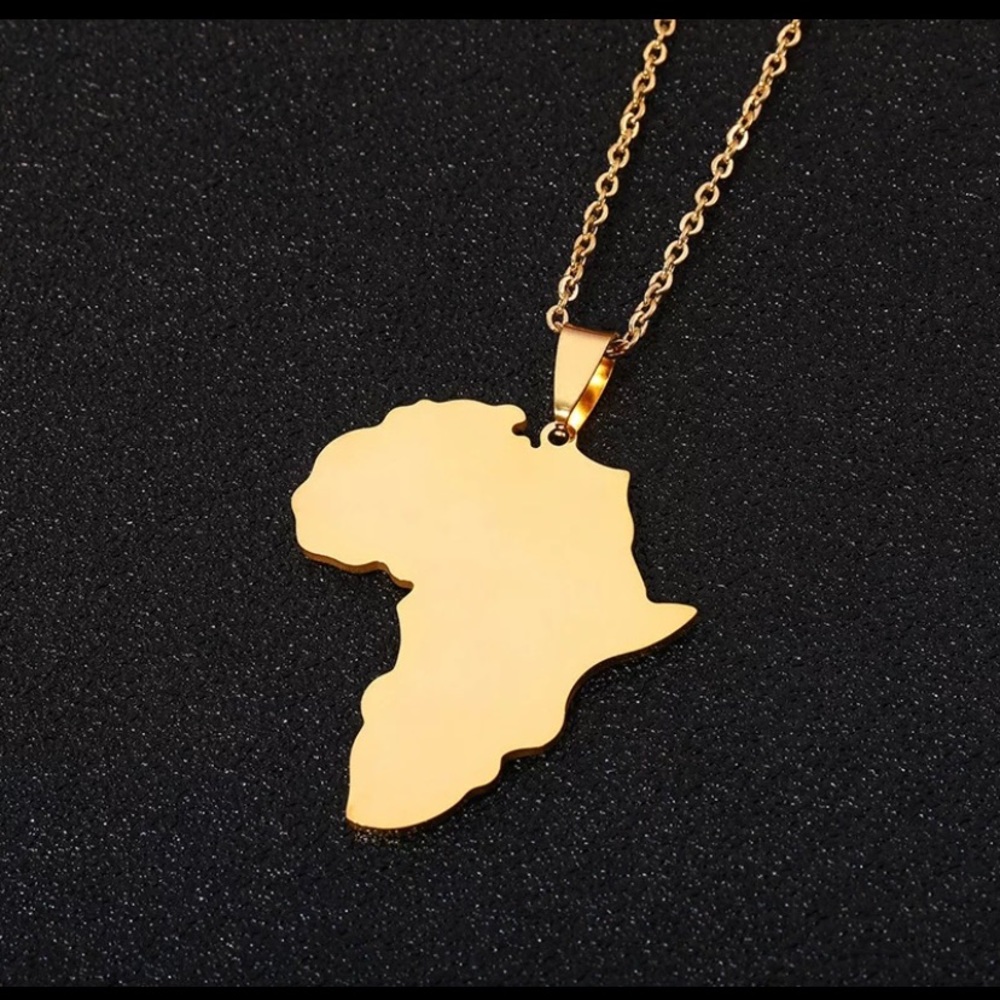 Gorgeous golden toned Africa pendant necklace